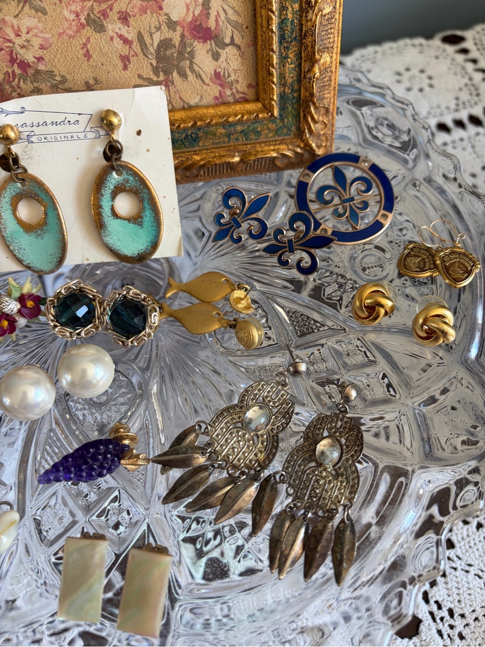 SOLD Assorted Vintage Jewelry Earrings and Pins Lot Turquoise, Gold, Silver - Picture 4 of 7
